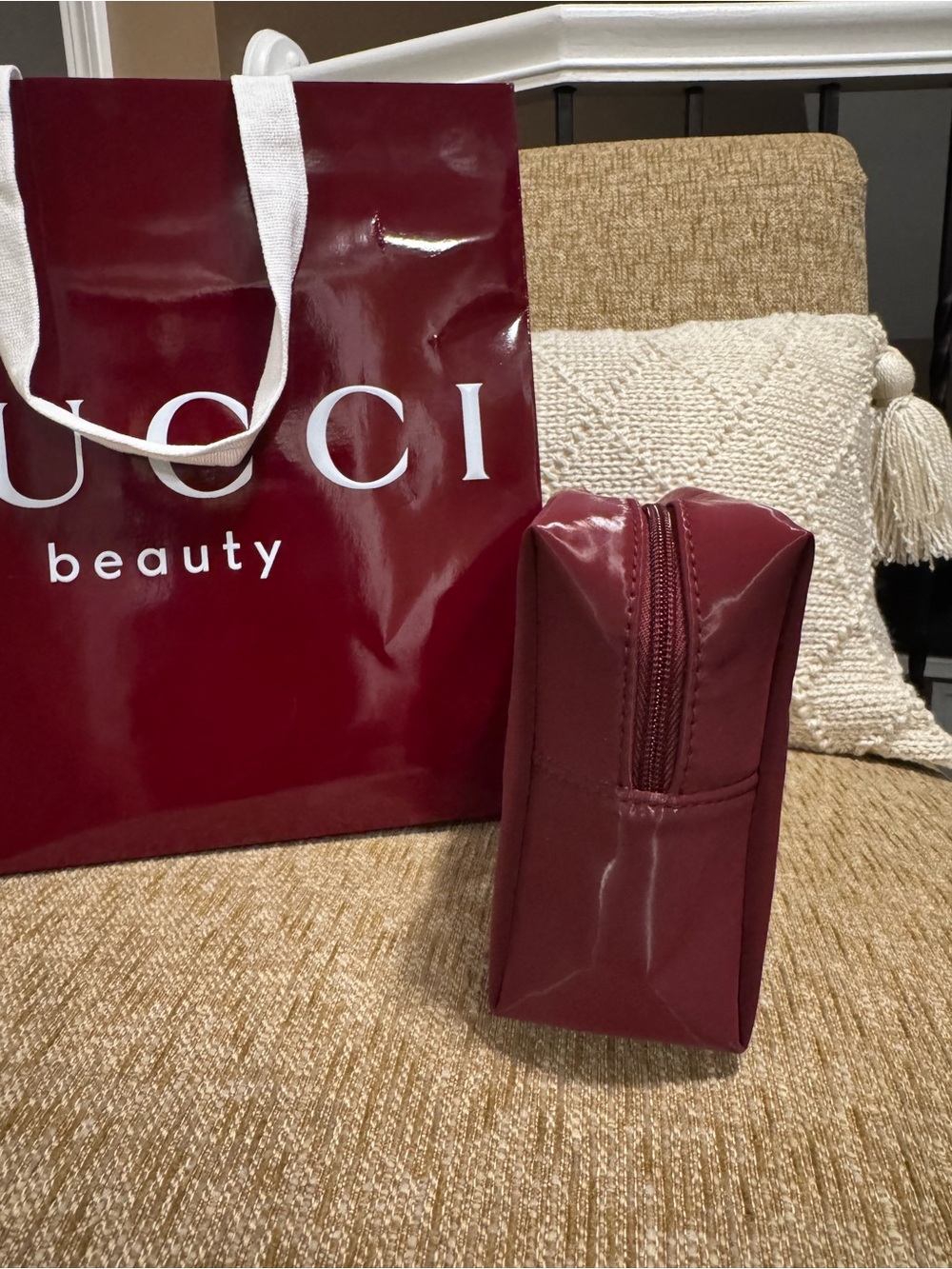 NEW AUTHENTIC GUCCI BEAUTY TOILETRY COSMETIC ZIPPERED POUCH W/ SHOPPING BAG - Picture 3 of 10